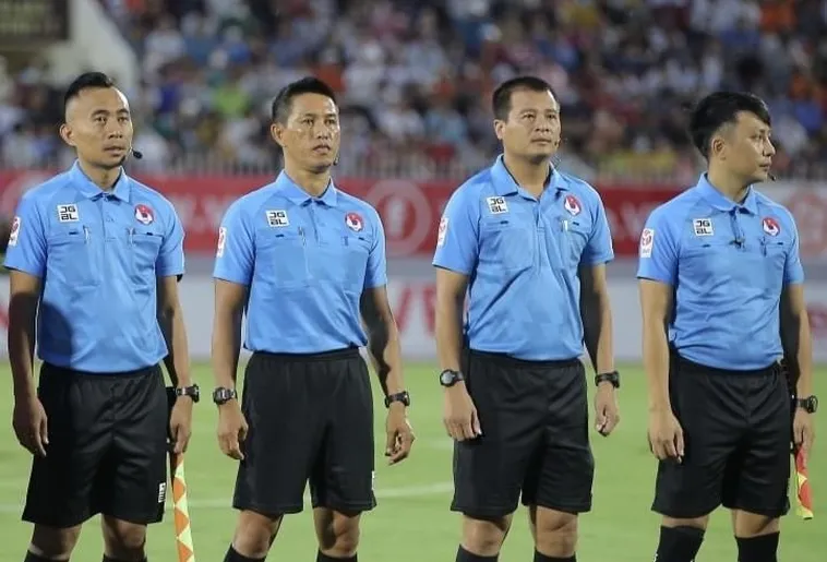 Trợ Lý Trọng Tài Bóng Đá Và Vai Trò Không Thể Thiếu Trên Sân Cỏ Hiện Đại