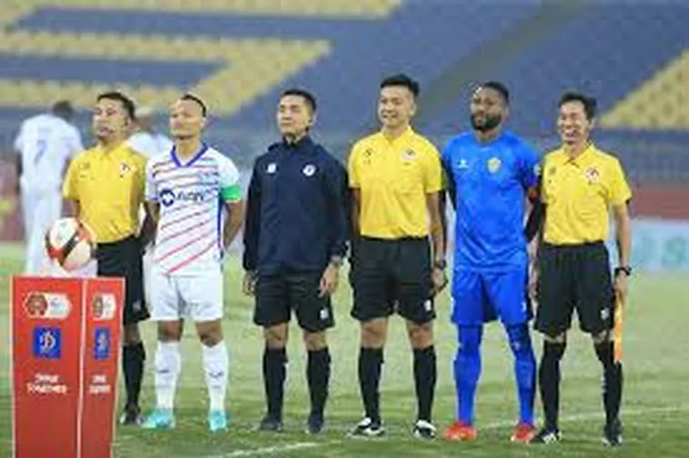 Trợ Lý Trọng Tài Bóng Đá Và Vai Trò Không Thể Thiếu Trên Sân Cỏ Hiện Đại